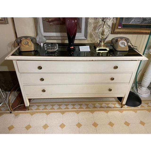Chest of drawers, three-drawer dresser in white lacquered wood with glass by Carlo De Carli, produced in 1963 by Sormani...