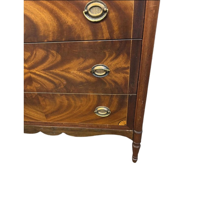 1940s 1940s John Widdicomb Federal Style Flame Mahogany Chest of Drawers For Sale - Image 5 of 12