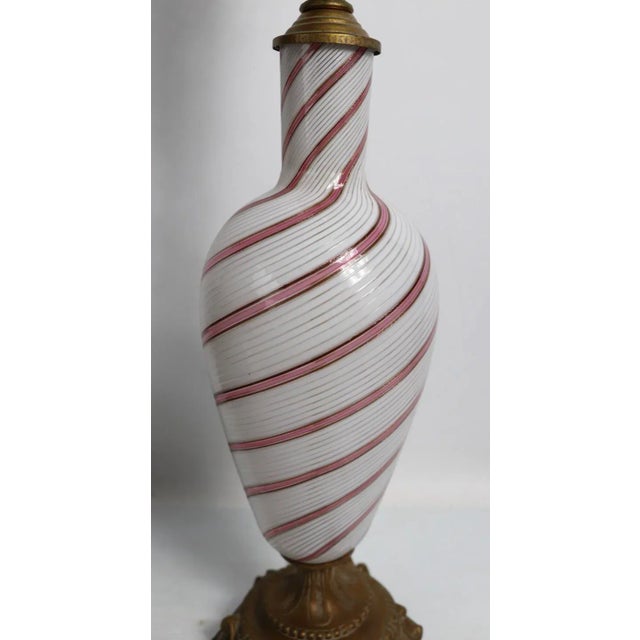 Chic and stylish table lamp, by Dino Martens for Aureliano Toso. This example is in very fine, original, clean and working...