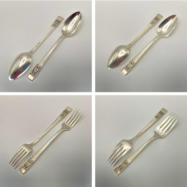 Oneida Community “Coronation” Silverplate Flatware Set: 58 Pieces - Service for 8 With Hostess Serving Pieces and Retro Storage Chest (Vintage 1950s) For Sale - Image 9 of 18