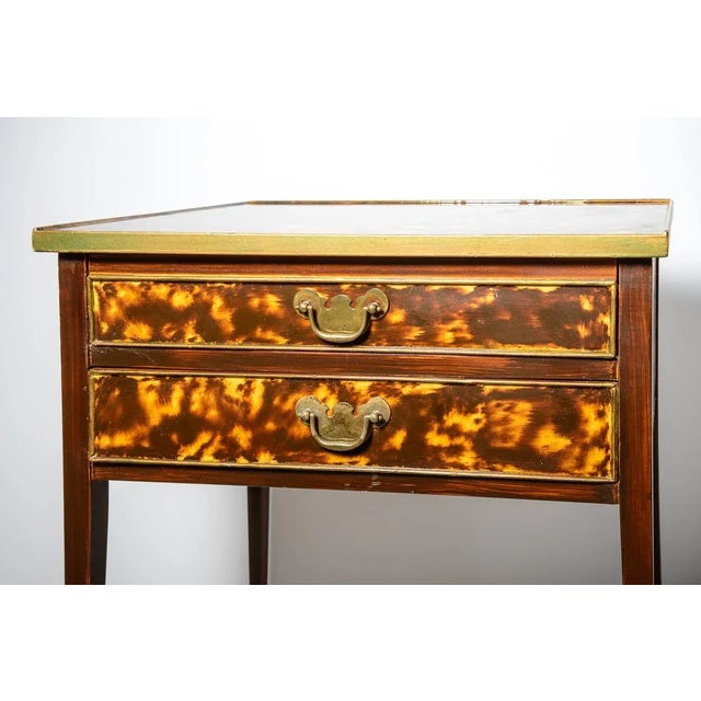 Hollywood Regency American Lacquered Tortoiseshell Side Table by Henkel-Harris, Virginia For Sale - Image 3 of 12