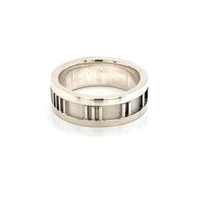 1990s Tiffany & Co Estate Sterling Silver Ring Size 4.25, 5.2 Grams For Sale - Image 4 of 11