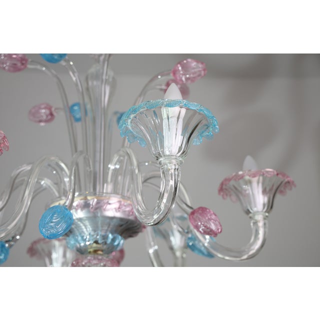 "Amsterdam" Large Size Vintage Pink and Blue Tulip Murano Glas Chandelier, 1970s For Sale - Image 4 of 14