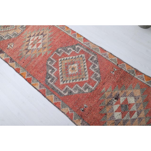 Vintage Tribal Kilim Runner Rug – 10ft Bold Geometric Wool Hallway Rug For Sale - Image 4 of 7