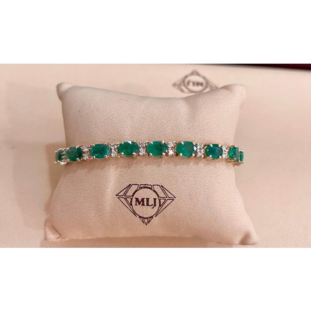Early 21st Century 15 Carat Natural Emerald & Diamond Cocktail Tennis Bracelet 14 Karat Yellow Gold For Sale - Image 5 of 18