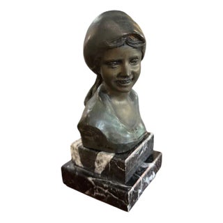 Bronze Smiling Peasant Girl by Giovanni De Martino, 1890s-1910s For Sale