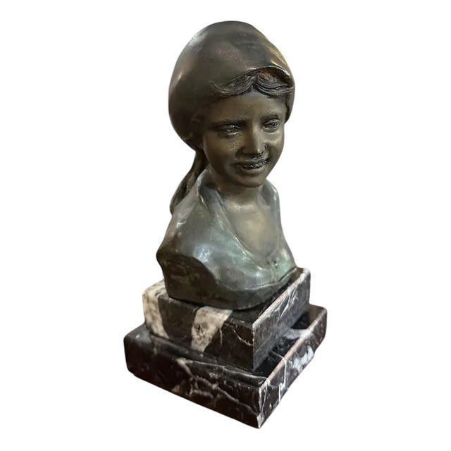 Bronze Smiling Peasant Girl by Giovanni De Martino, 1890s-1910s For Sale
