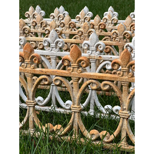 Set of 6 Cast Iron Interlocking Garden Edging Fences, White Paint Patina, 20th Century For Sale - Image 16 of 17