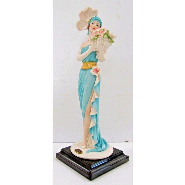 The Giuseppe Armani Figurine Presentation 1414C is a beautifully crafted porcelain sculpture by renowned artist Giuseppe...