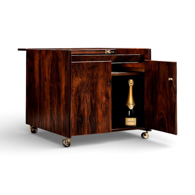 A masterclass in proportion and materiality, this bar cart by Sergio Rodrigues embodies the sculptural restraint that...