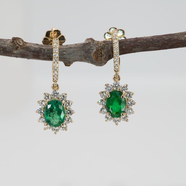Modern 1.6Ct Emerald Earrings With Earth Mined Diamonds Accents: Solid 14k Gold, A Pair For Sale - Image 3 of 7