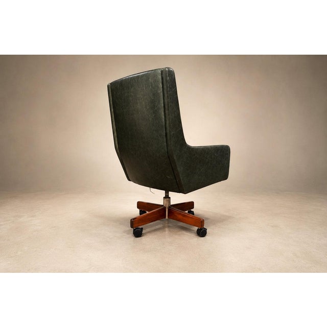 “Holperin” Executive Armchair in Green Leather & Brazilian Rosewood, Sergio Rodrigues for Oca, Brazil, 1962 For Sale - Image 16 of 18