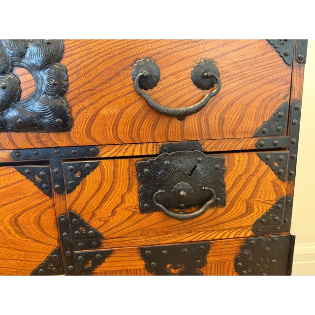 Late 19th Century Japanese Tansu Chest - Large High-Grade Keyaki Wood - Meiji Period For Sale - Image 10 of 13
