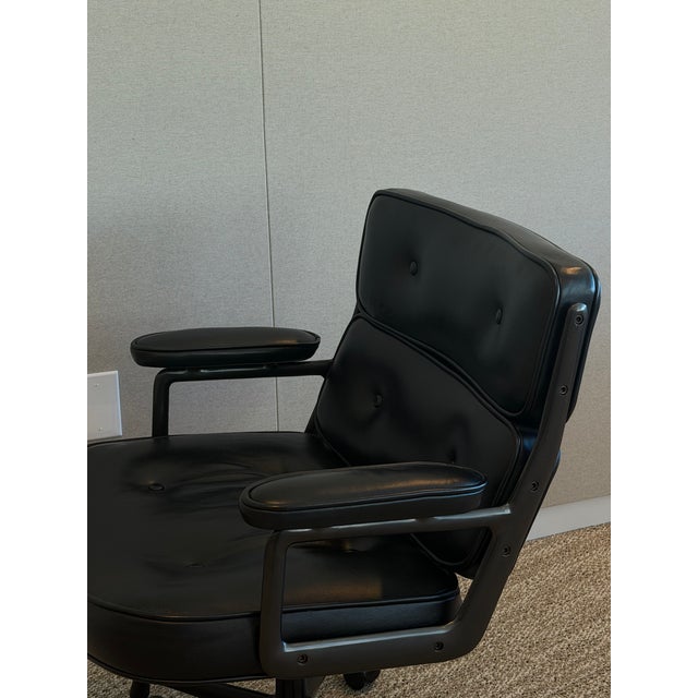 Mid-Century Modern Charles + Ray Eames 'Time Life' Chair, 1985 For Sale - Image 3 of 13