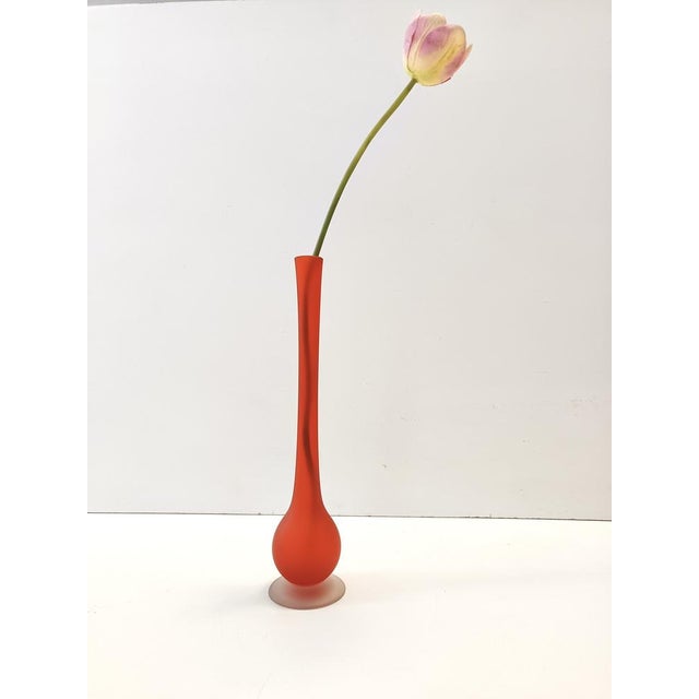 Made in Italy, 1970s. This wonderful tulip vase was designed by Carlo Moretti and is made in hand-blown and etched glass....