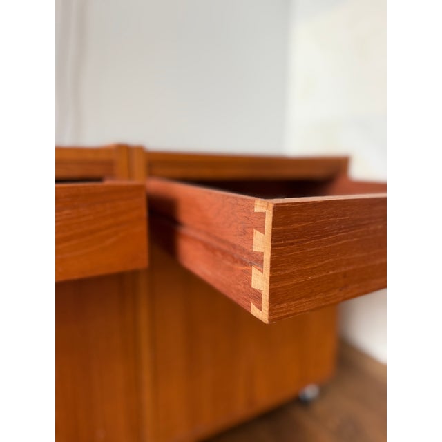 Pair of 1970s Danish Modern Teak Rolling Nightstands by Axelsens Møbelfabrik for W&B Møbler, Denmark, Attributed For Sale - Image 6 of 13