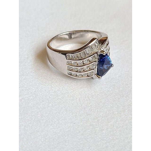 Blue Set in Platinum 900, 1.59 Carats Blue Sapphire & Diamonds Engagement Ring, Size 6 For Sale - Image 8 of 9