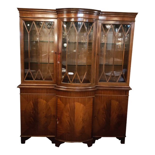 Mid-1900s Georgian-Style Mahogany Breakfront China Cabinet For Sale