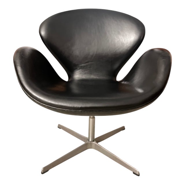 Swan Chair Model 3329 by Arne Jacobsen for Fritz Hansen, 1983 For Sale
