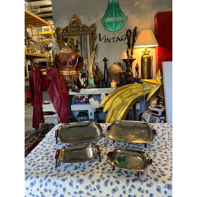 Metal 1970s Collection of Four Nesting Bake Light, Silver MCM Footed Trays For Sale - Image 7 of 12