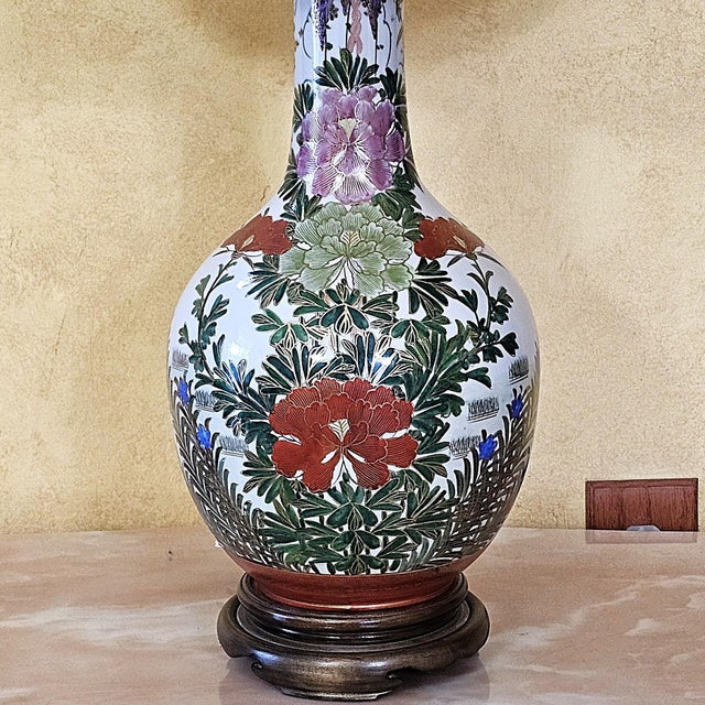 Mid 20th Century Vintage Chinoiserie Porcelain Table Lamp With Floral Garden Motif on Wood Base For Sale - Image 5 of 18