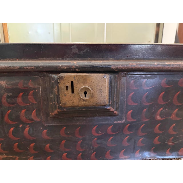Early 20th Century English Tole-Painted Uniform Case For Sale - Image 4 of 9