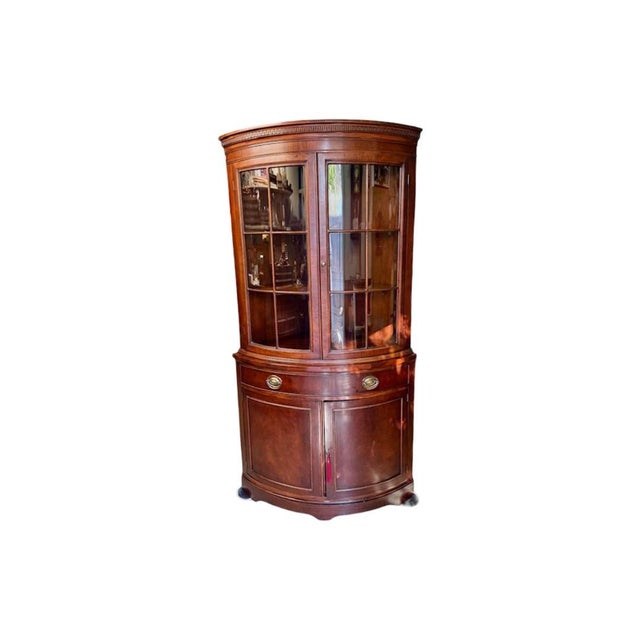 Vintage c.1950's Mahogany Georgian Style Corner Cabinet. Made by Drexel Heritage and part of the "Travis Court...