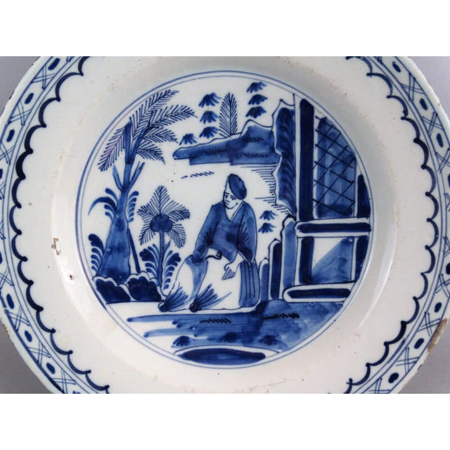 Late 18th Century 18th-Century Delft Chinoiserie Charger With Figure For Sale - Image 5 of 7
