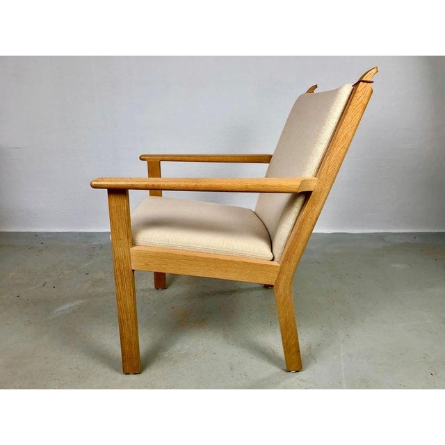 Set of Danish GE-284 Jubilee Lounge Chairs in Oak by Hans J. Wegner for Getama, 2003 For Sale - Image 10 of 14