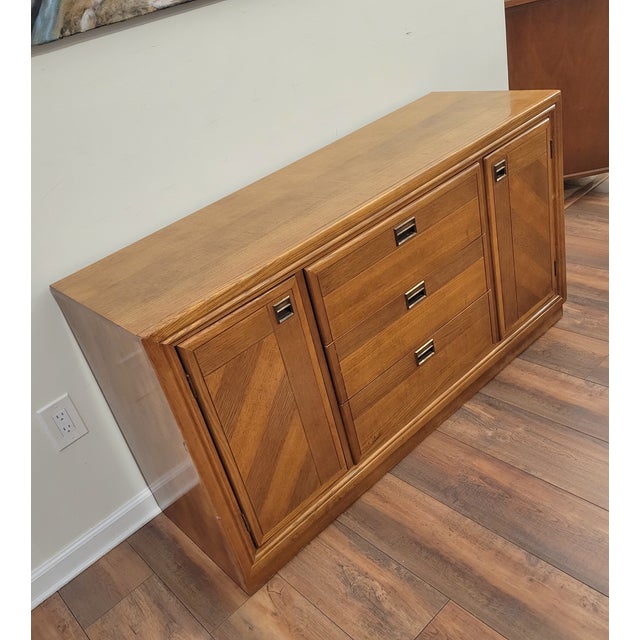 Mid-Century Modern Bernhardt Furniture Buffet For Sale - Image 3 of 10