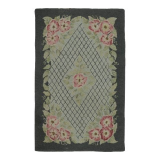 Antique Hooked Rug With Multicolor Floral Medallion & Vine Border - Rug & Kilim For Sale