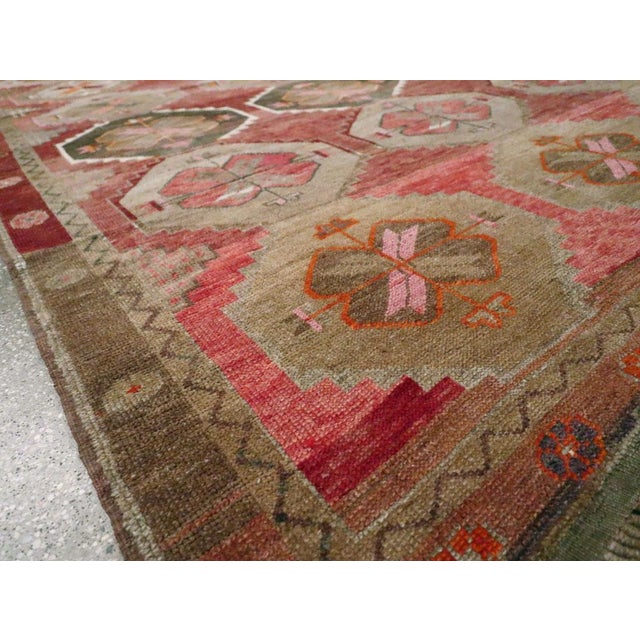 Galerie Shabab Collection Mid-20th Century Handmade Turkish Anatolian Room Size Gallery Carpet For Sale - Image 9 of 10