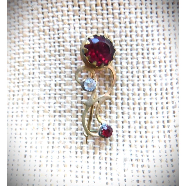 Metal Antique Pair of 10k Gold Art Nouveau Red and Blue Pins, England For Sale - Image 7 of 9