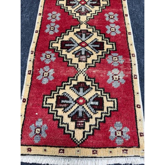 Contemporary Turkish Yastik Rug 1'5" x 2'10" For Sale - Image 3 of 5