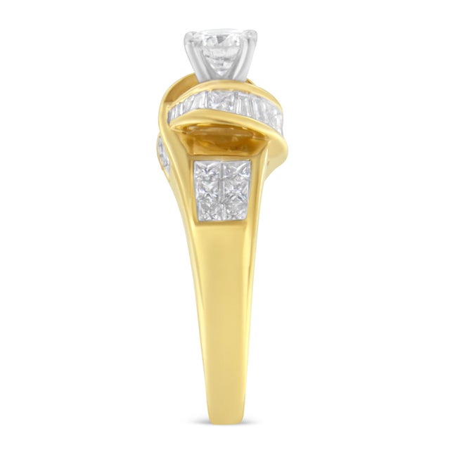 Early 21st Century 14K Two-Toned Gold Round, Baguette and Princess Cut Diamond Ring (1 1/8 Cttw, H-I Color, SI2-I1 Clarity) - Size 6 For Sale - Image 5 of 7