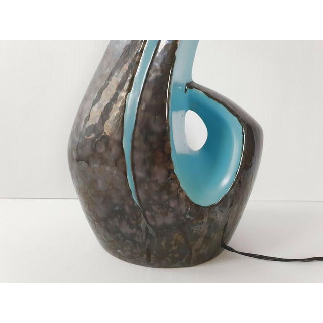 Mid-Century Modern Vintage 2-Tone Ceramic Table Lamp, 1950s For Sale - Image 3 of 9