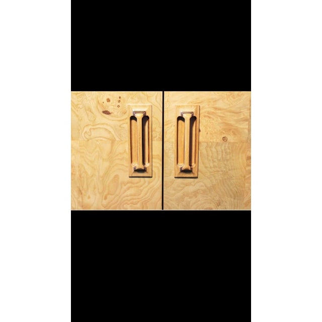 Modern Vintage Henredon Pair Tall Cabinets Dressers in Burl Scene, 2 Pieces, Attributed For Sale - Image 3 of 7