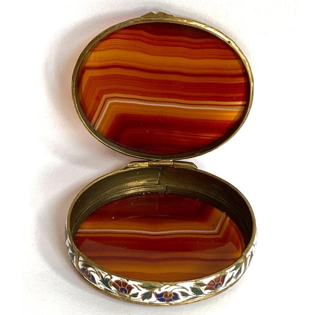 French Gilt Metal Champleve Enamel and Agate Snuff or Pill Box For Sale - Image 9 of 9