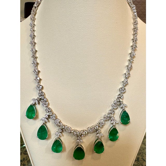 2010s GIA Certified Pear Zambian Emerald & Diamond Bridal Drop Necklace 14 Kt Gold For Sale - Image 5 of 18