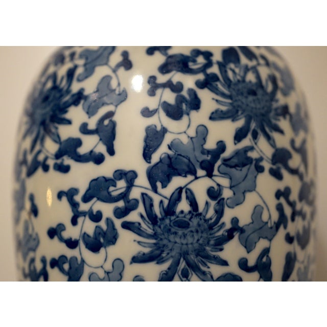 Wood Blue and White Vintage Porcelain Ginger Jar Lamp with Rosewood Base For Sale - Image 7 of 8