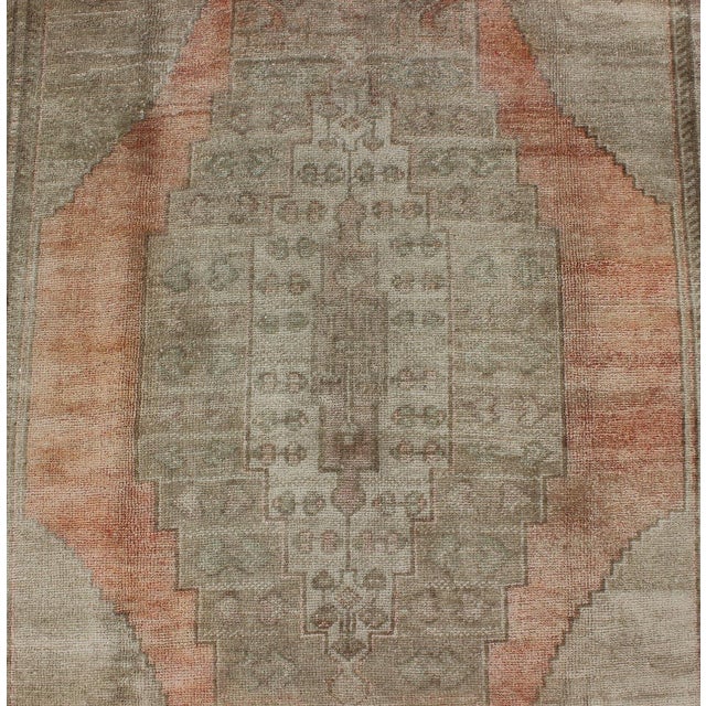 Mid 20th Century Vintage Oushak Rug With Taupe, Light Coral Medallion 6' X9'9" For Sale - Image 5 of 8