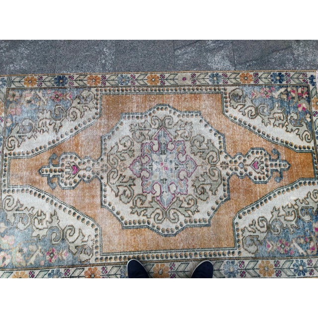 1960s Vintage Turkish Bohemian Rug - 4′4″ × 6′9″ For Sale - Image 6 of 10