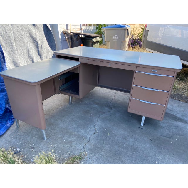 1950s General Fireproofing Vintage Mid Century Modern Tanker Desk For Sale - Image 10 of 12
