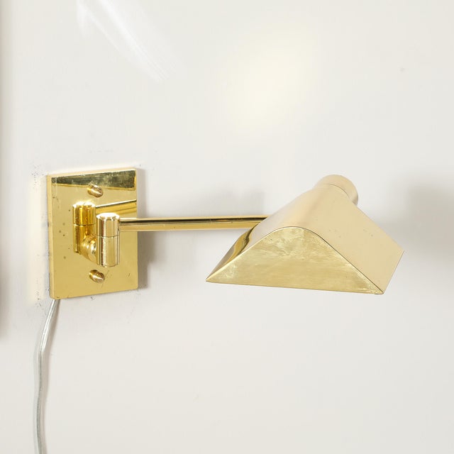 Pair of Mid-Century Modernist Swing Arm Articulating Sconces in Polished Brass For Sale In New York - Image 6 of 13
