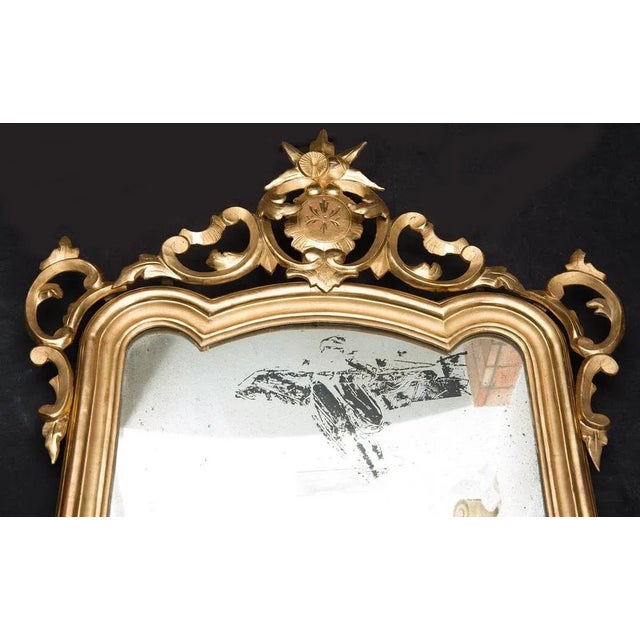 : Mirror Luigi Filippo Neapolitan of the first half of the 800 entirely carved, carved and golden golden leaf. The mirror...