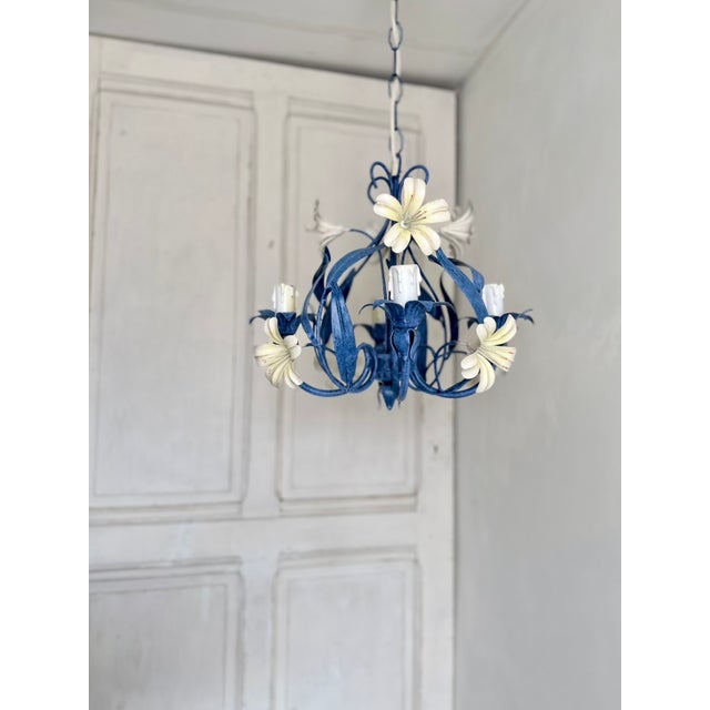 French Blue and White Tole Floral Cage 4-Light Chandelier, 1970s For Sale - Image 4 of 15