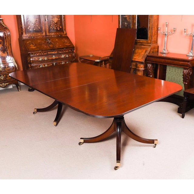 1980s Vintage Dining Table by William Tillman and Hepplewhite Revival Dining Chairs, 1980s, Set of 11 For Sale - Image 5 of 18