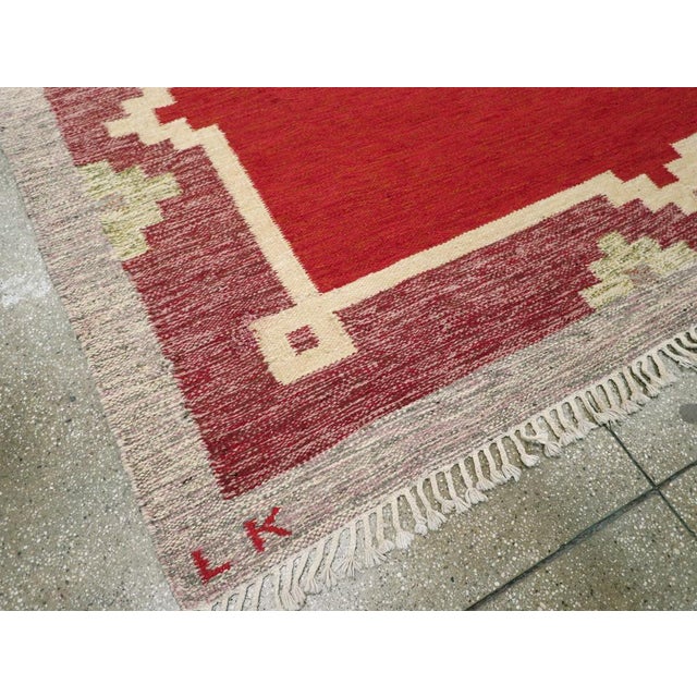 Galerie Shabab Collection Mid-20th Century Swedish Flatweave Kilim Room Size Rug For Sale In New York - Image 6 of 8