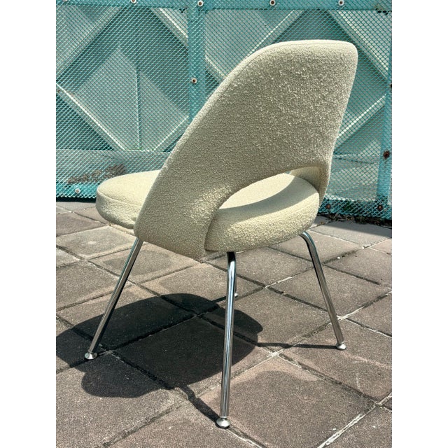 2000 - 2009 Vintage Eero Saarinen Model 72 Executive Chair for Knoll in Boucle For Sale - Image 5 of 6