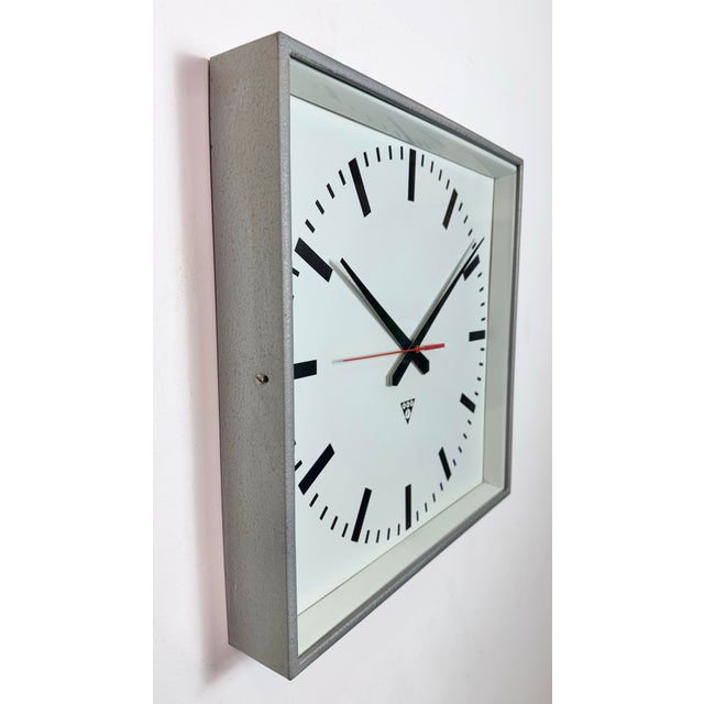 1970s Large Grey Square Wall Clock from Pragotron, 1970s For Sale - Image 5 of 17